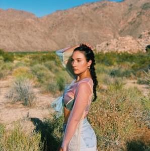 Meet your Posher, Alexia